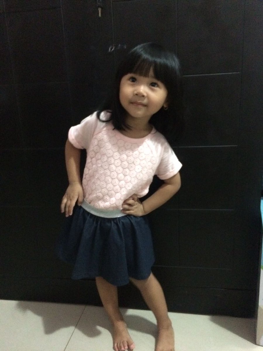mettasuliani's tweet photo. Cianta said "Happy Sunday Oma @inaherjanto Uncle @Gmb4jcYoyo Aunty @gigigitch " https://t.co/7ZWYsrdLis
