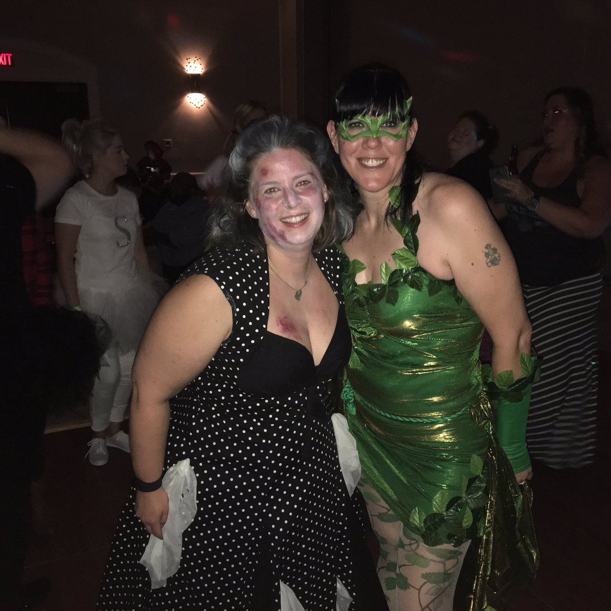 JoyfullyReviewd's tweet photo. #cbf2016 Masquerade Ball https://t.co/tM4UV23Jdk