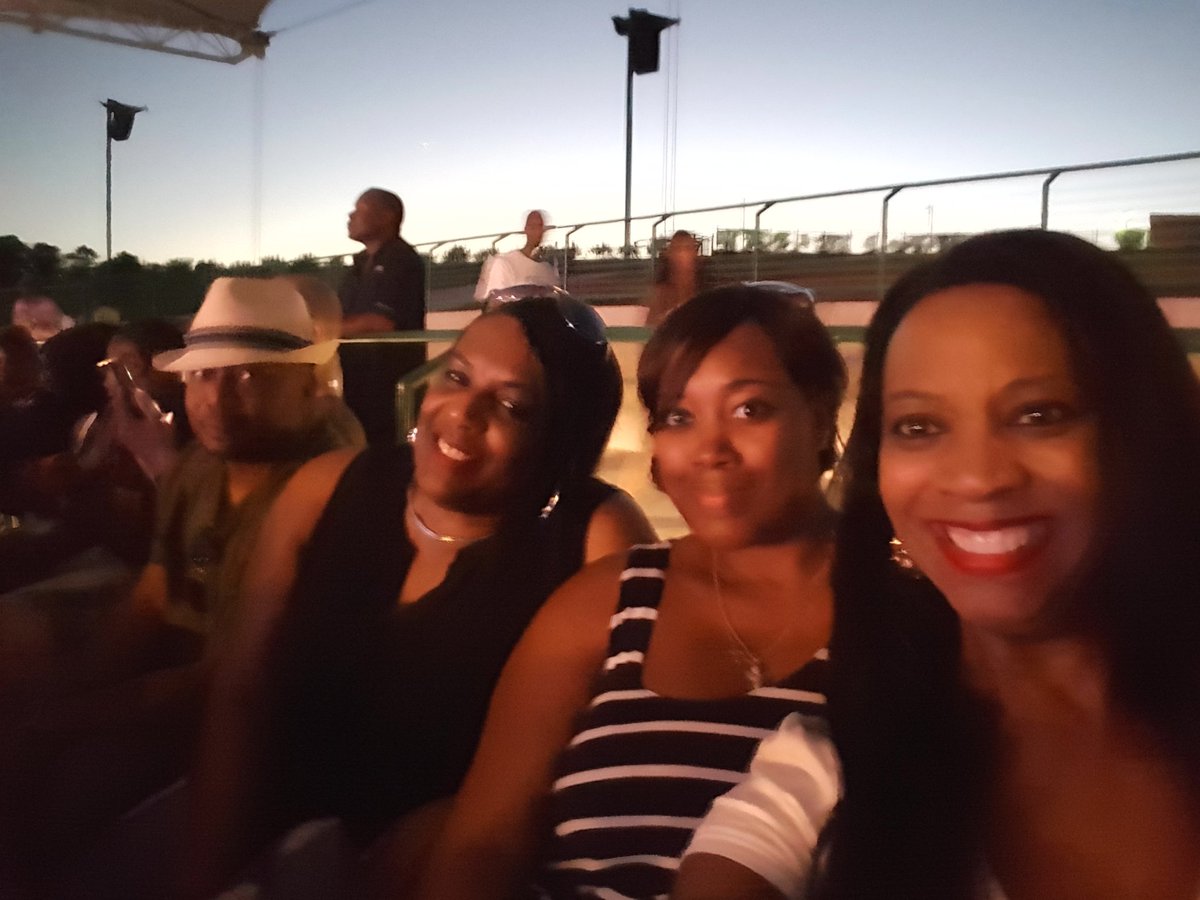 angelwings1723's tweet photo. Woohoo!! Old skool party w #MUTS2016 https://t.co/gaQfXrej1g