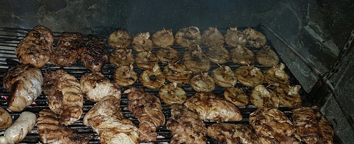 chefmartinrez's tweet photo. Achuras à point #bbq #slowcook / roasted innards https://t.co/Gejp3G5O8X