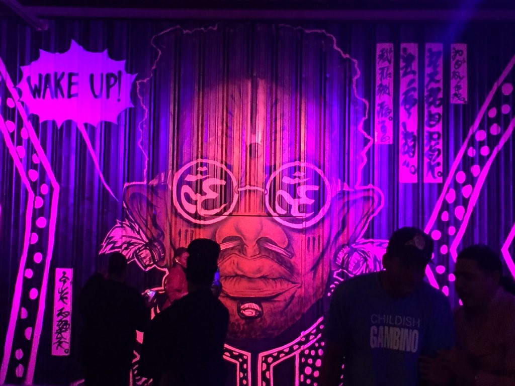 SisterBeige's tweet photo. Afro Punk Atlanta #AfropunkFestivalAtlanta #afropunk #afropunkatlanta #love #art #graffiti https://t.co/IWGo02eYQE