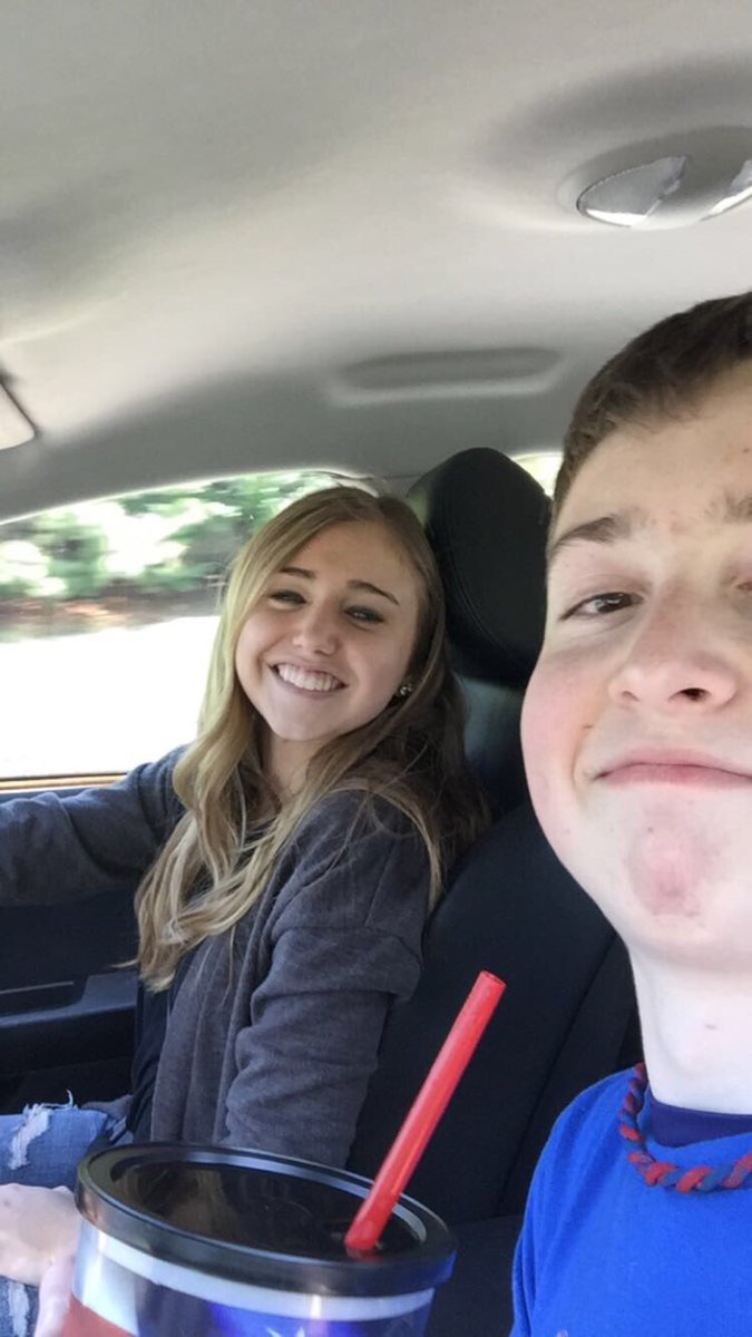 AnneArney's tweet photo. Happy Birthday Darbs! You rock 🎁🎈 https://t.co/OilxfYFTOu