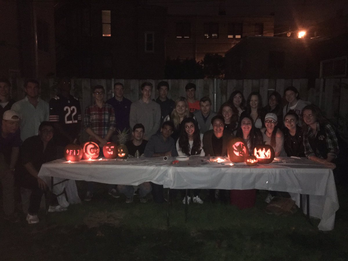 We had so much fun carving pumpkins with <a href="/DePaulFIJI/">DePaul FIJI</a> tonight!🎃
