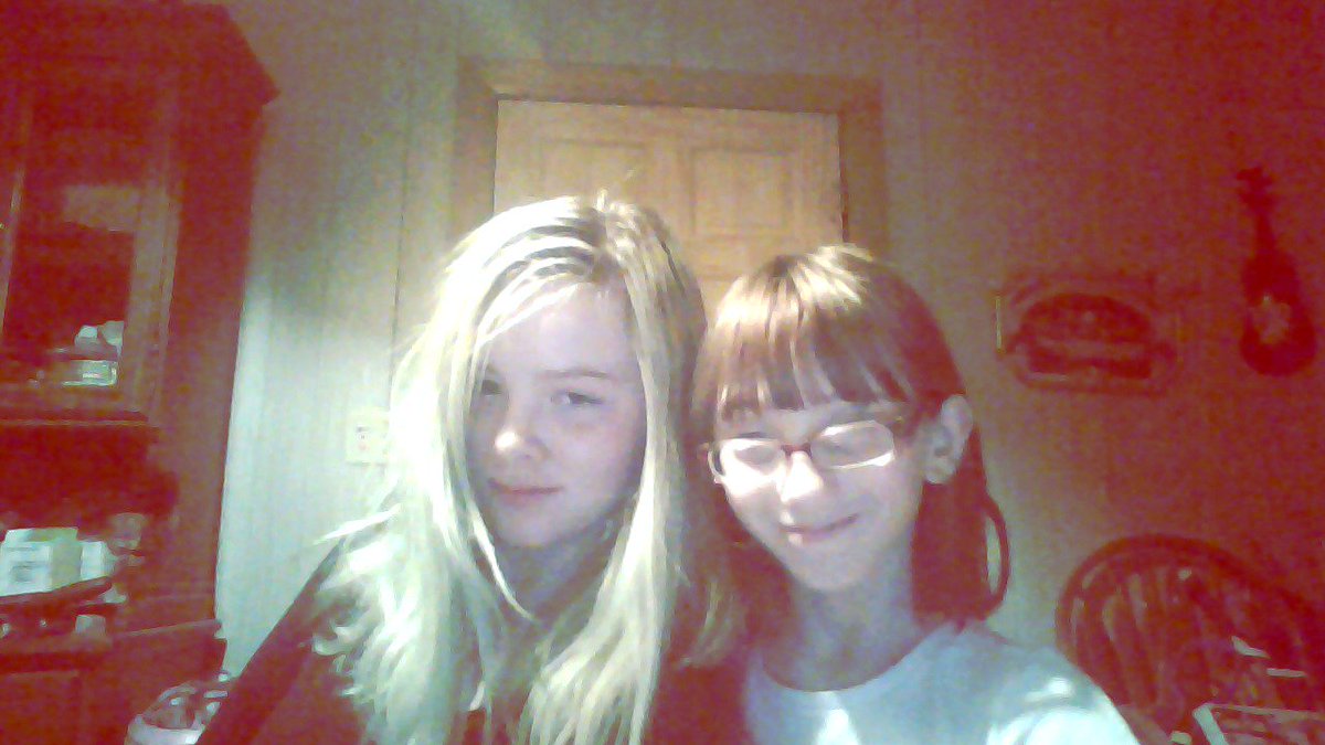 lynn33900047's tweet photo. ME AND BEST FIREND AT 9:57 https://t.co/ATTjjayCPt