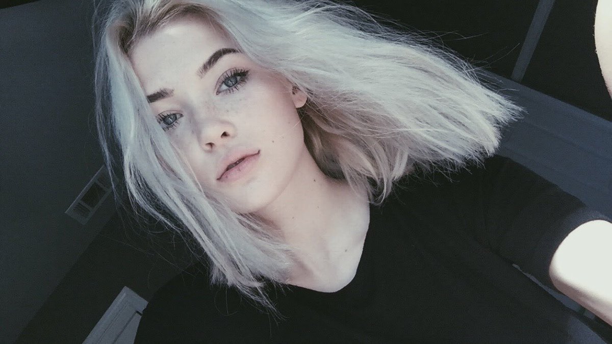 TragicBrunette's tweet image. ...❞She loved mysteries so much that she became one...❞ 

•Mysterious Teen.
•OC.
•Any fandom.
 RP. RT? #Explicit.