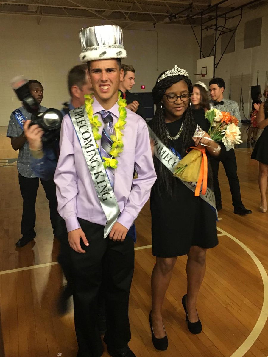 SarahOlsavsky's tweet photo. King and Queen of the dance! #delcastleths @MichaelKittelDE @CliftonHayes4 https://t.co/IOZZE6bQEm