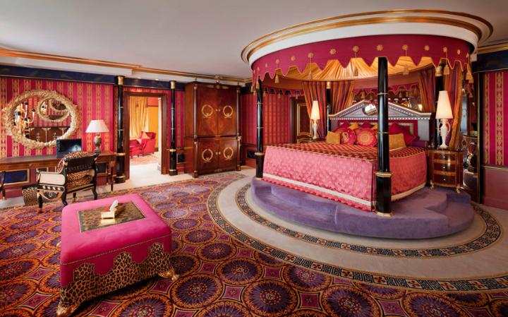 TelegraphTravel's tweet photo. The world's most expensive hotel rooms https://t.co/xbHUVL5gQn https://t.co/mzpzB8P1fM