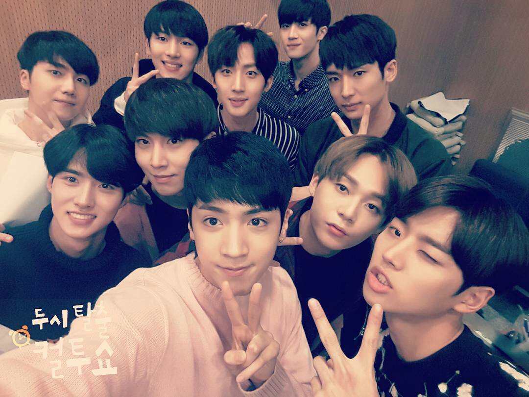 Cookiehong417's tweet photo. cultwoshow's IG
#컬투쇼 #cultwoshow #신인발굴단 #펜타곤 #pentagon #큐브 #이렇게또꽉차는셀카는첨 #펜타곤방방떠라 https://t.co/LPlcoLWWIS https://t.co/IrplJKhf0i