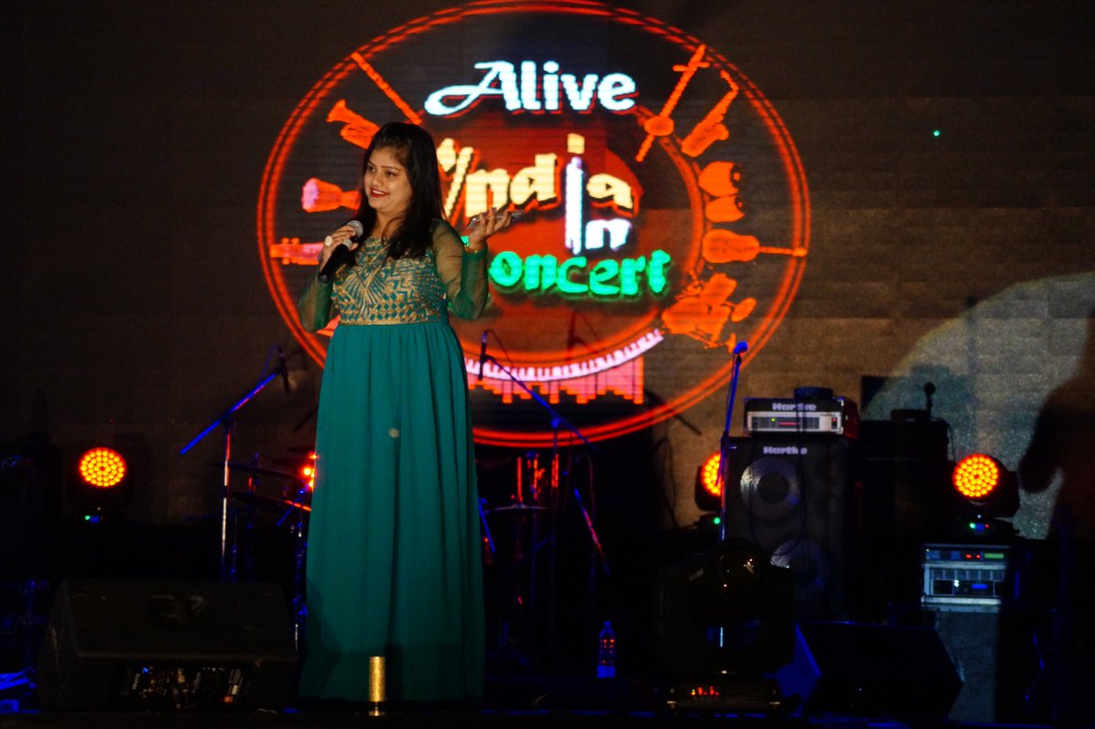 MirchiRaipur's tweet photo. Thank you Raipur for your huge support and for making @K_K_Pal Concert Live in Raipur a massive hit with @rjanjani https://t.co/w09sVQzhx3