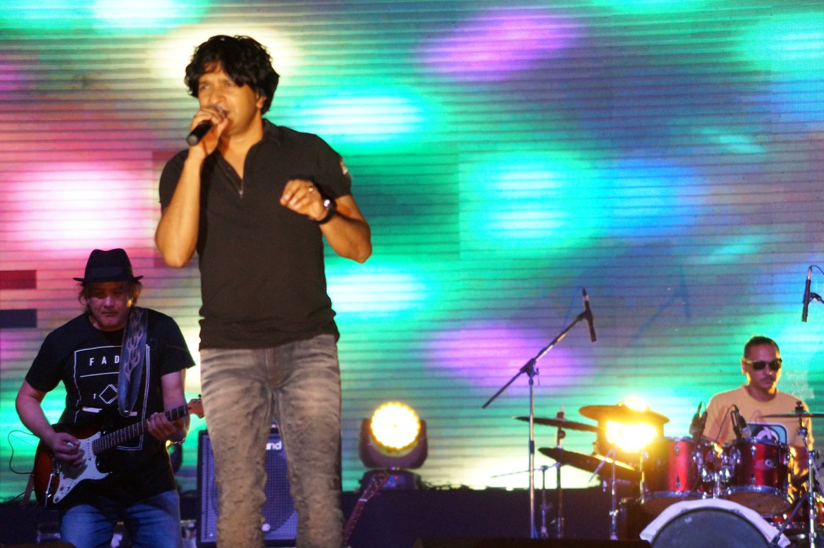 MirchiRaipur's tweet photo. Thank you Raipur for your huge support and for making @K_K_Pal Concert Live in Raipur a massive hit with @rjanjani https://t.co/w09sVQzhx3