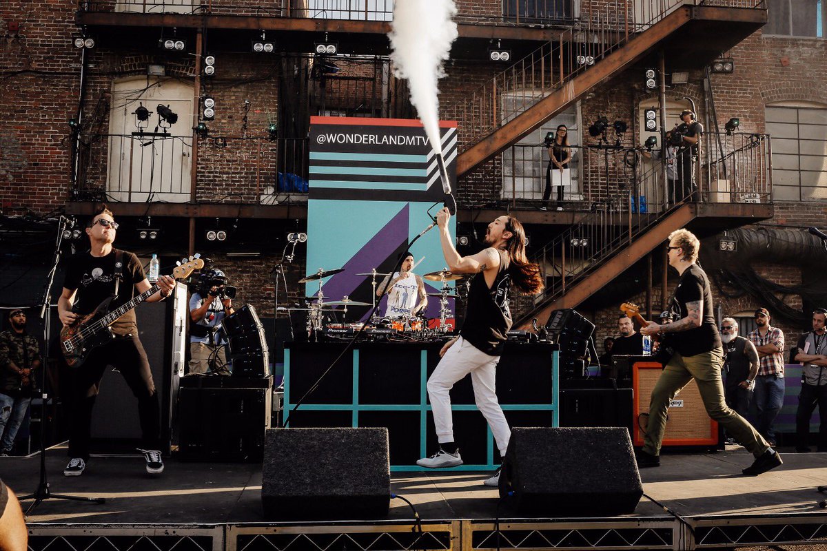 Sound check #boredtodeath https://t.co/eiej37sGed