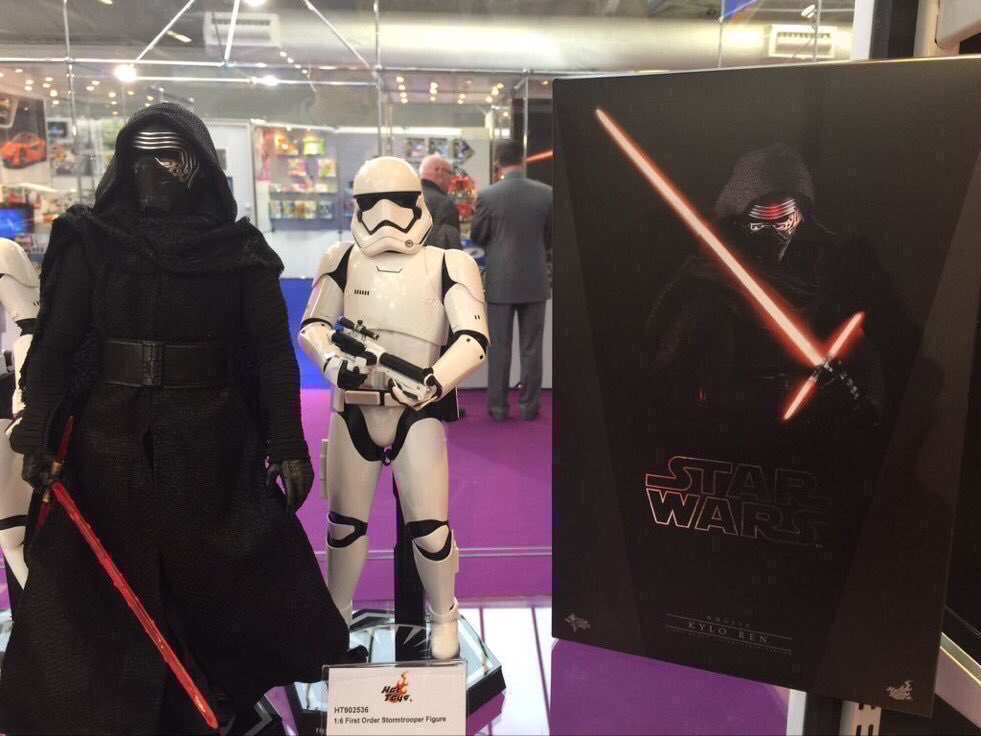 UKToyCollector's tweet photo. 1:6 Scale #FirstOrder #Stormtrooper @AmerangUK Stand #LTF2016
#StarWars #SWCO #RogueOne #Ep8
Watch Vid⬇️
https://t.co/FRt8cbJXX9 https://t.co/KXK6PUtKeD