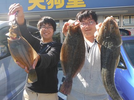 天狗堂 Ar Twitter 釣果情報 豊橋 田原周辺サーフでフラットフィッシュ好調ですよ 今朝もサーフ初挑戦の初心者グループがヒラメ マゴチの釣果報告してくれましたよ 知立店では地元衣浦はもちろんサーフにバッチリなシーバスロッドやルアー各種 ウェーダーや