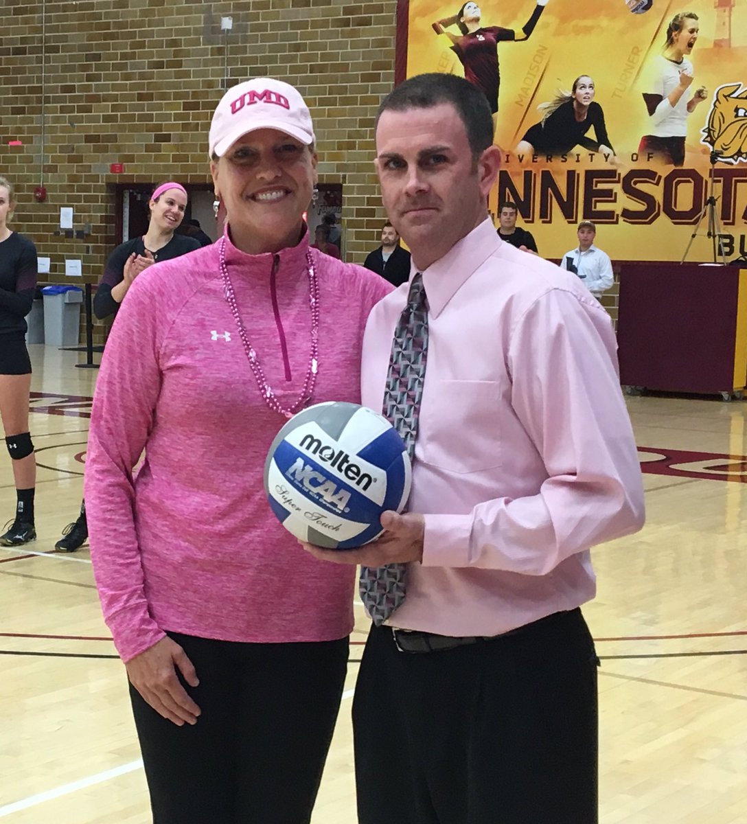 What a fun day celebrating our alumni, dig pink and Jim's 400th win!!! Great crowd, great fans! #BulldogCountry <a href="/UMDVolleyball/">UMD Volleyball</a>