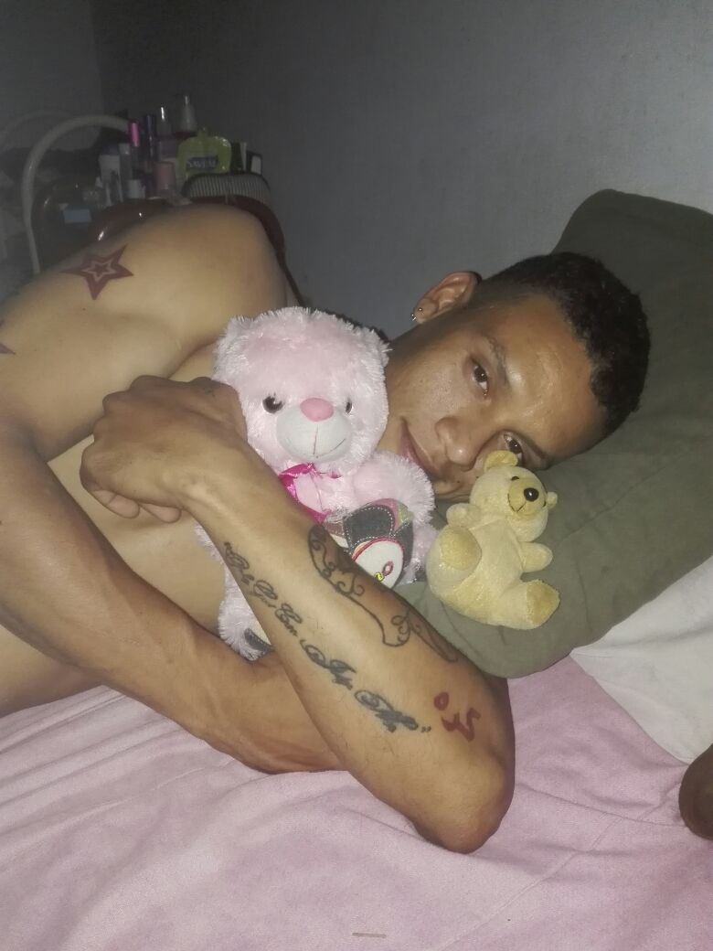 blacksould_13's tweet photo. Los ositos al lado del peluche!! #3DCM https://t.co/p8p04hUIG8
