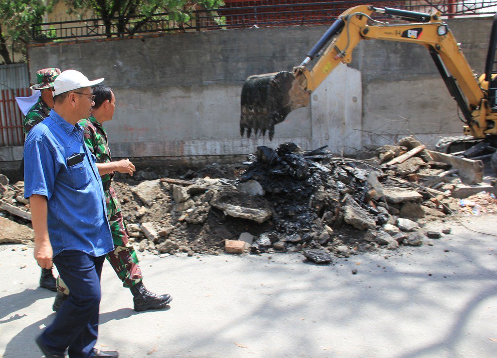 Dinas Bina Marga Korek Drainase medanrumahkita.com/dinas-bina-mar…