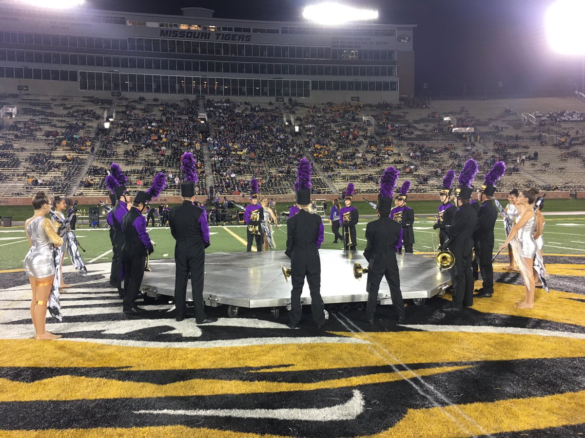 HickmanHSBand's tweet photo. Hickman Kewpies ready to perform in Finals competition at the MU Champion of Champions marching festival #hhsbandrocks #shattered2016 https://t.co/jq4zbgN2Dd