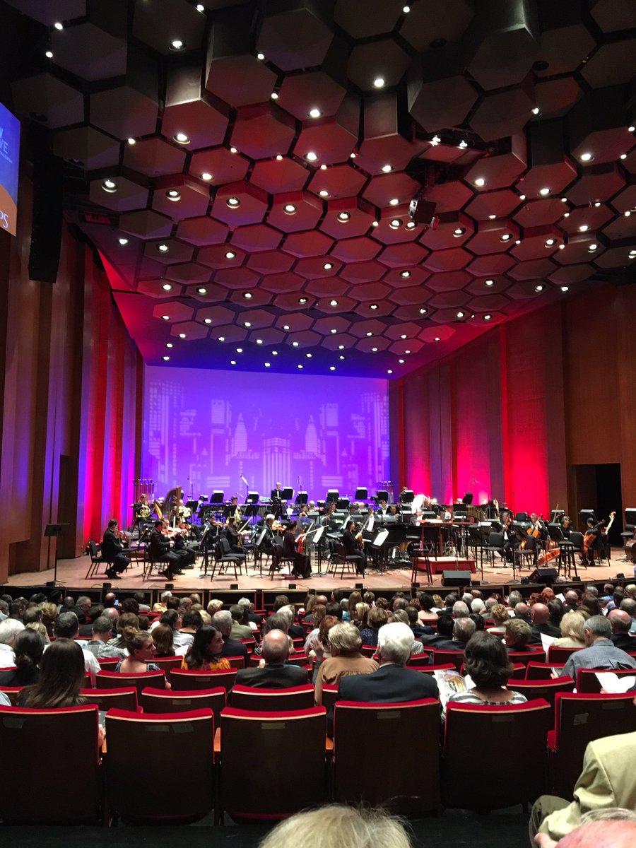 Meyer_Michele's tweet photo. Amazing! Who knew @HouSymphony was so great at #SimonandGarfunkle & Conductor #MichaelKrajewski is a comedian https://t.co/YQkkguGDpF