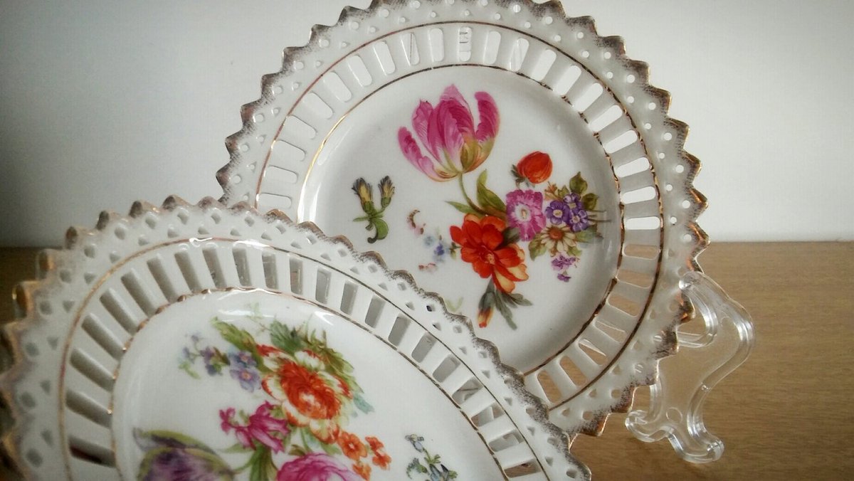 Abatevintage's tweet photo. Bavaria Schumann Plate Vintage Dresden Lattice Scalloped Edge Gold Trim Em… https://t.co/WIGA8lQxNi #Etsy #RosePlate https://t.co/xl6phtHWLt