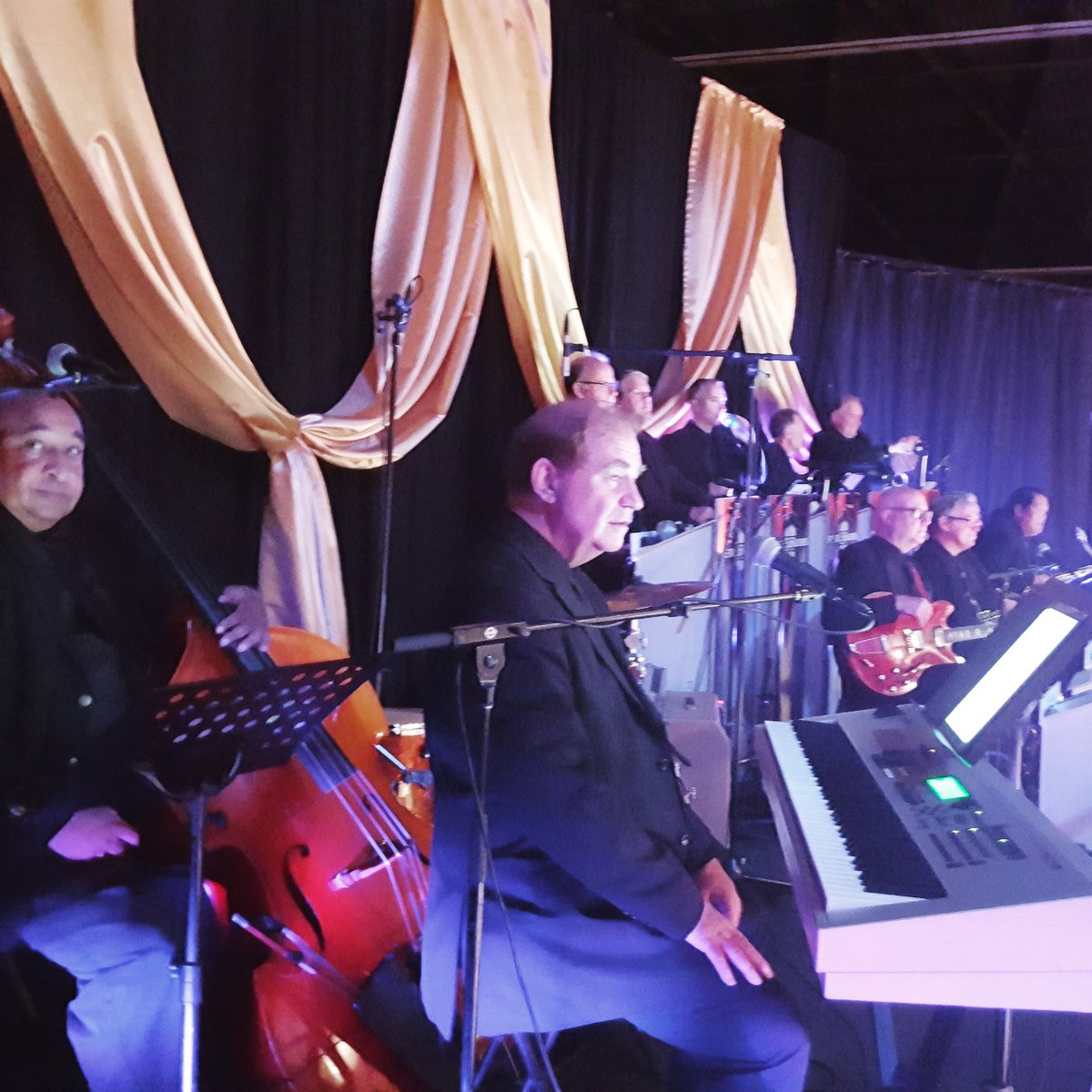 sinatrabigband's tweet photo. Wait for it... #PreShowGameFace #FrankSinatraTribute #ShowTime #BigBand #SinatraTribute #FrankSinatra #Music https://t.co/EmzCAntAlj