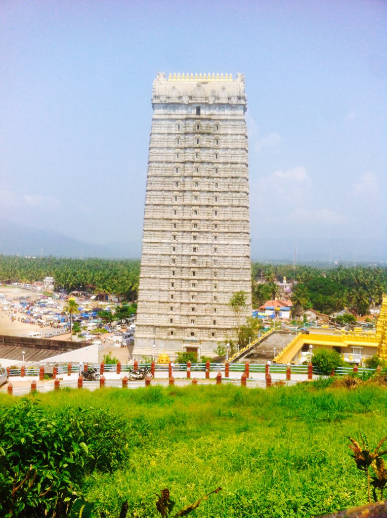 nandhaa_k's tweet photo. Murudeshwara temple off shores, North Karnataka https://t.co/oLc55KjxcS