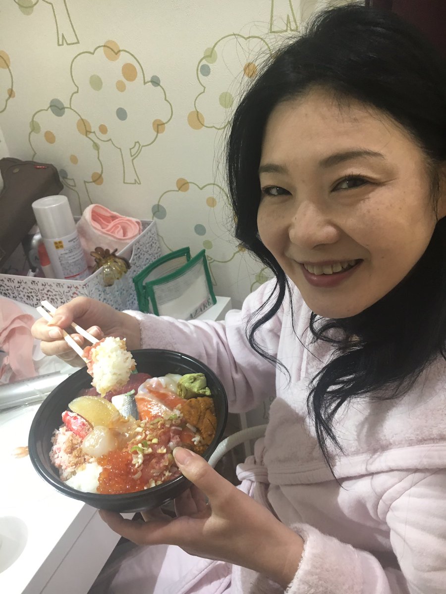 スタジオまさお on X: こんにちは🐻 今日は、3名のモデルさん開催してる🐻 まさおのエースの渚野洋子さん まさおでは久々の理沙さん  容姿だけでなく性格良しの横山紗江子さん その横山さんのお昼は大漁丼(^o^) かなりのボリュームックマ t.coozbPjm0cBQ  ＃撮影 ...