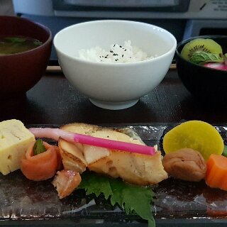 baimtirta's tweet photo. Emng gak ada ya tukang ketoprak sm teh poci di Jepang...???  Bosen bngt menu mknya. https://t.co/b7GVIfnJR1