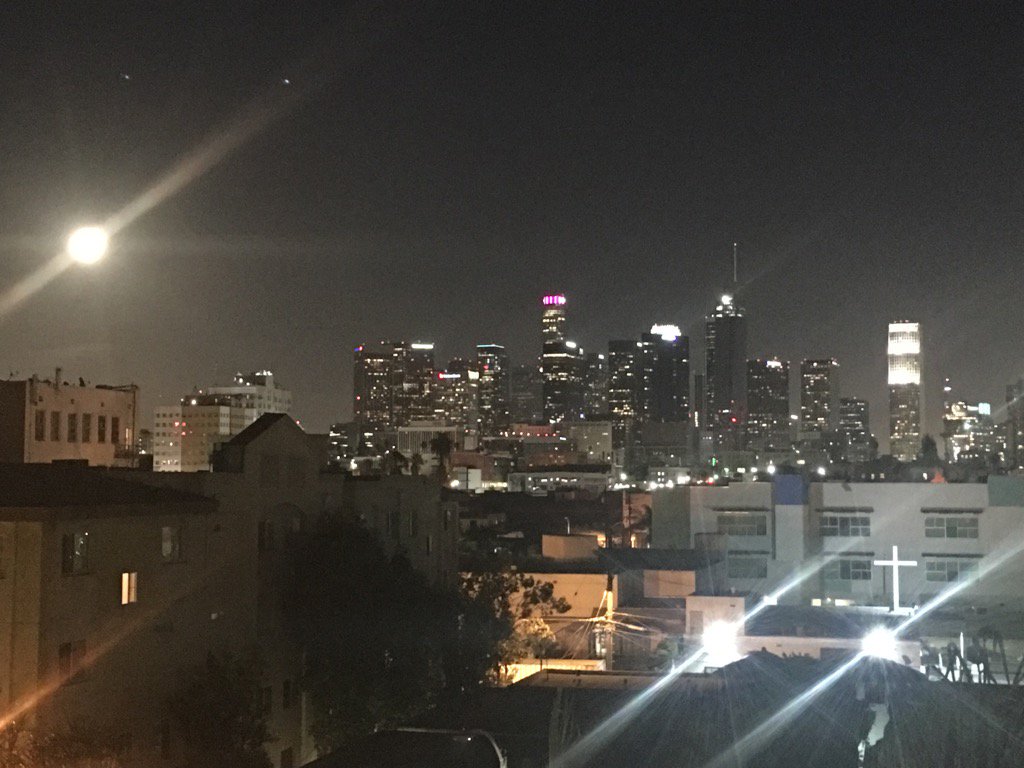 1takeproduction's tweet photo. Full moon #iamwriting #writerslife #writingbreak #nightvisuals #writeitshootit @1takeproduction https://t.co/4ltt7IAS1M