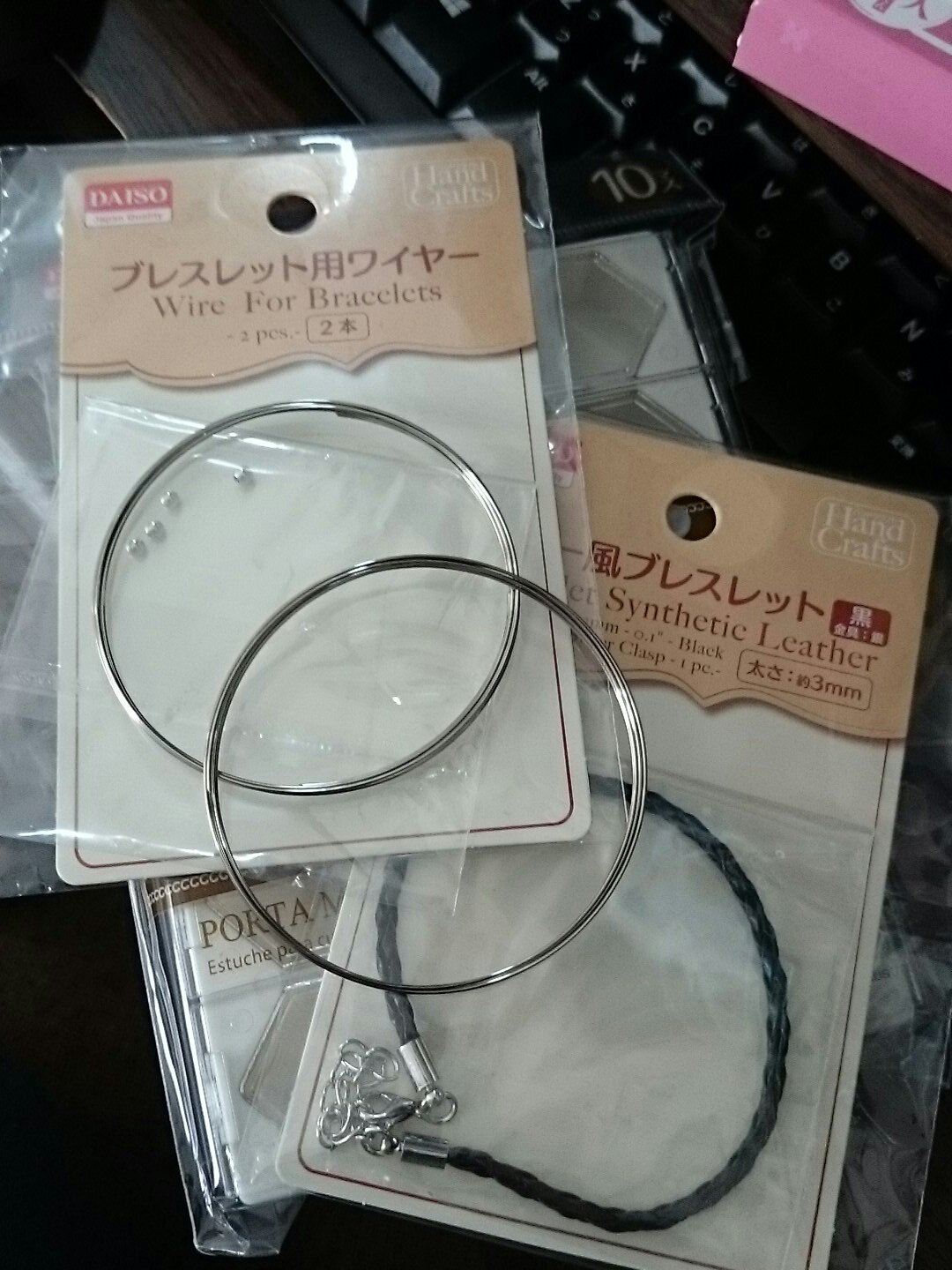 百合華hm ダイソーにワイヤーブレスのワイヤー売ってた ２本入りだけど1本が5重くらいしてるから結構な数作れそう T Co Ssexdjltsu Twitter