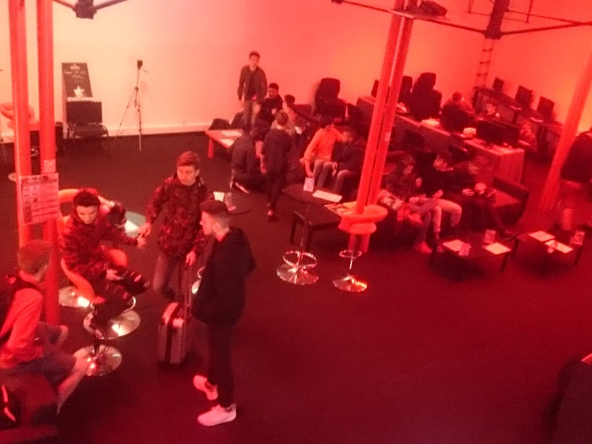 Geek_Bar_Team's tweet photo. Équipe check 👌 let s go pour la journée décisive de l'EUROPA LAN 2016 https://t.co/uFwr8PrDsd