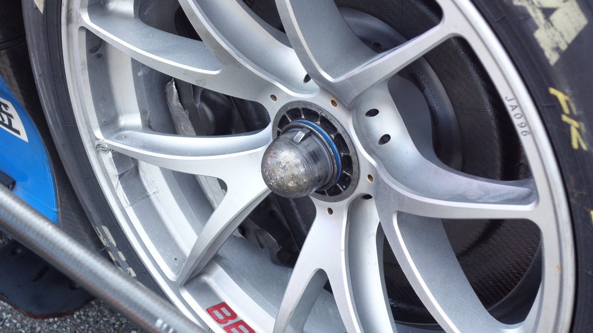 一部のホイールメーカーではSUPER GT直系モデルが発売されてます