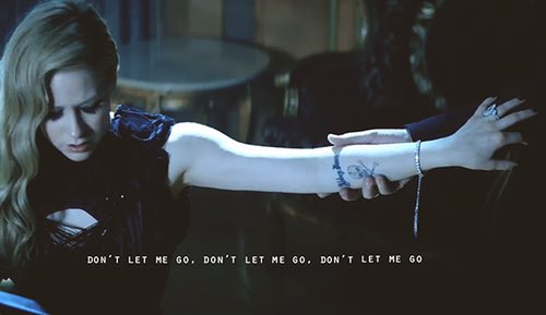 gaaaaaaaaaads's tweet photo. #3YearsOfLetMeGo ⌛️ https://t.co/r4VL2Q9ppR