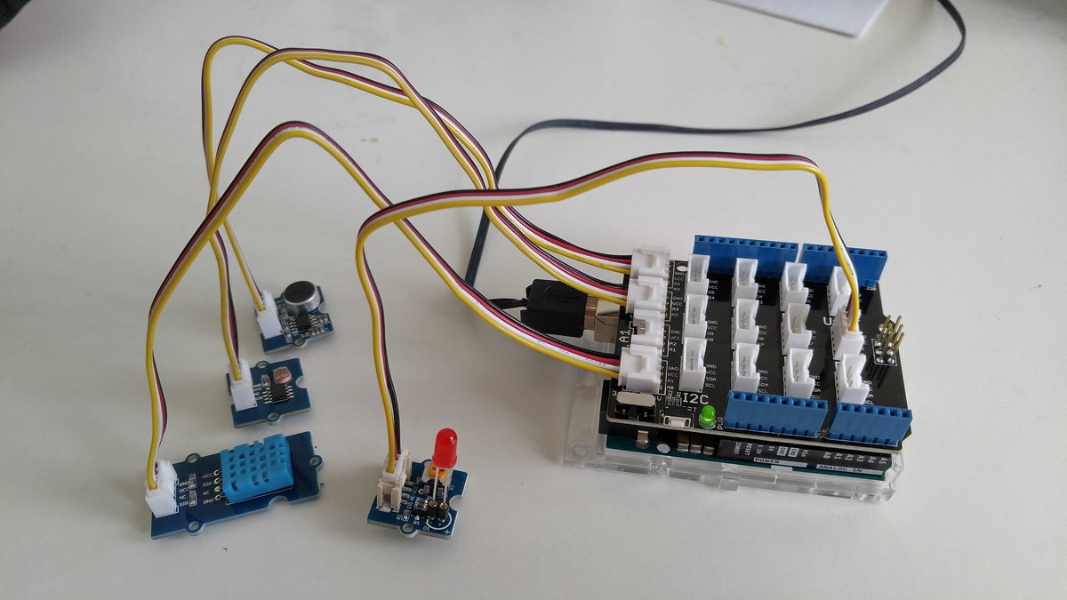 nicksatch's tweet photo. #ArduinoUnoWifi and @thingspeak for #IoT ✌ https://t.co/Bsr9BY9RE8