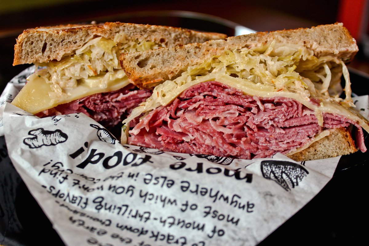 munchies's tweet image. How Zingerman’s turned anarchy and pastrami into a $60 million business: bit.ly/2dfwndE