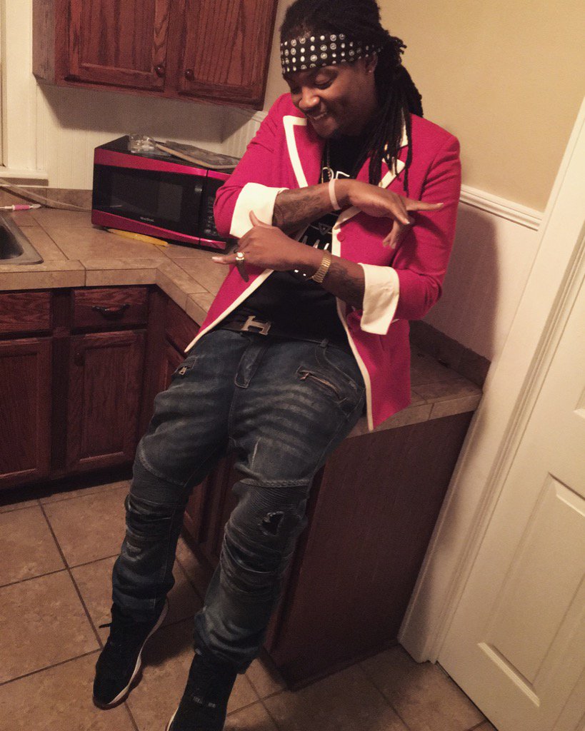 JoviDieRich's tweet image. "All That 💩 Y'all Onn , We Did That #AwhileAGo " ! #GetFMLR With #RADtalk 🤘🏽
#TableTalk 😳 #RandR 🍴