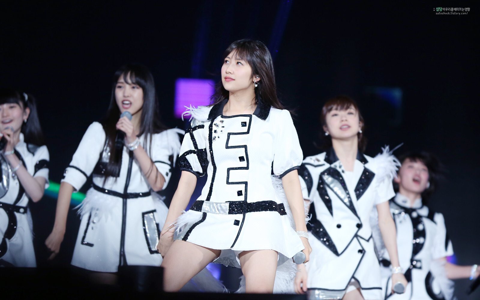 ゆみこちゃい 亞同盟 Rtしたみたいな韓国のアイドルの写真って韓国人は本当にこんな色白で肌綺麗なのかと思ってたけど 韓国 のイベントでカメラマンが撮影したモーニング娘 の写真が地黒メンバーが色白ツヤピカ肌にななってたからああ今までのも加工だった