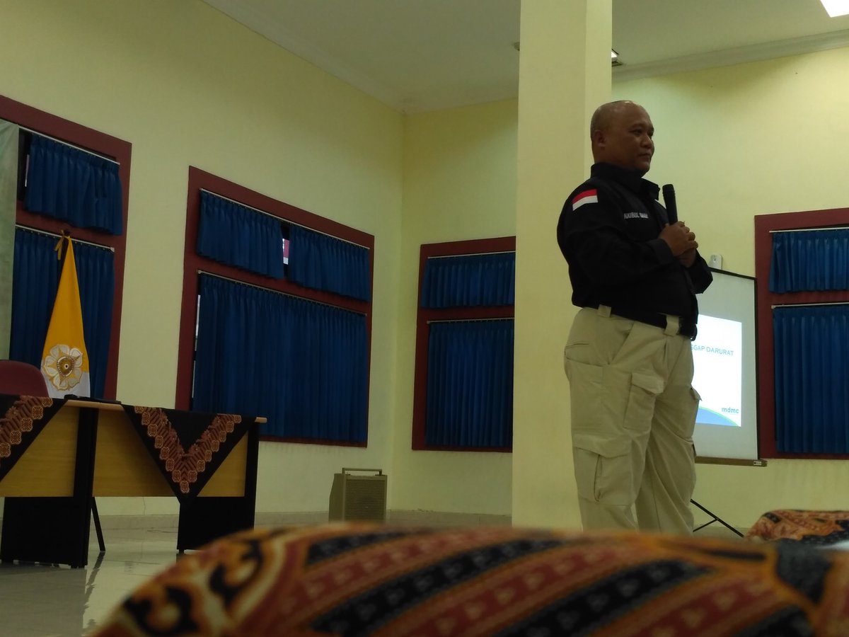 Setelah Ishoma (Istirahat, Sholat dan Makan), peserta diajak berpikir kembali oleh Bapak Naibul Umam pada materi Kajian Tanggap Darurat.