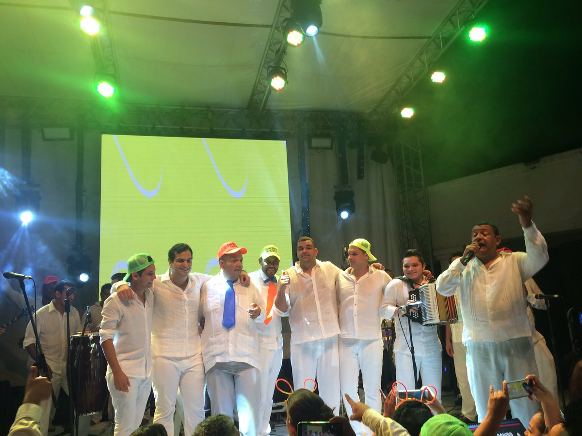 El Emperador del Acordeon compartiendo con sus hermanos del folclor en el matrimonio de su amigo <a href="/JuankVega1/">JuanK Vega</a> hoy manager de <a href="/martineliasdiaz/">Martin Elias Diaz</a>