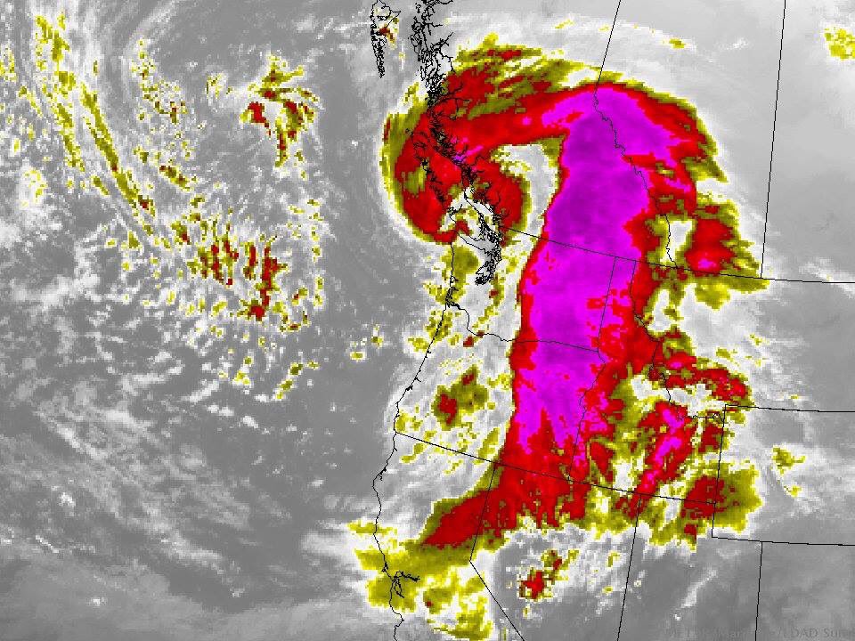 RunJosephRun's tweet photo. I know it seems that the storm has passed, but radar clearly shows we're about to be devoured by an enormous neon dragon. Farewell. #BCstorm https://t.co/wdKvvSZoOv