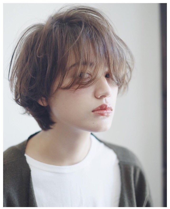 Enmt 昔からショート女子大好きなんだけども とってもとっても素敵な人に出会って めちゃくちゃうざバングの ショートパーマ 透けのある暗髪 にしたくなってる ショートってだけでハードル高いけど うざバングなんて まじでパジャマ的服装なワタシ