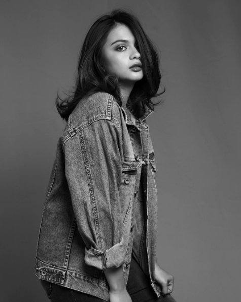 FelCuiFans's tweet image. "Fragile as she may seem, she lets her body language say what needs to be said."

💋 @_feliciacui