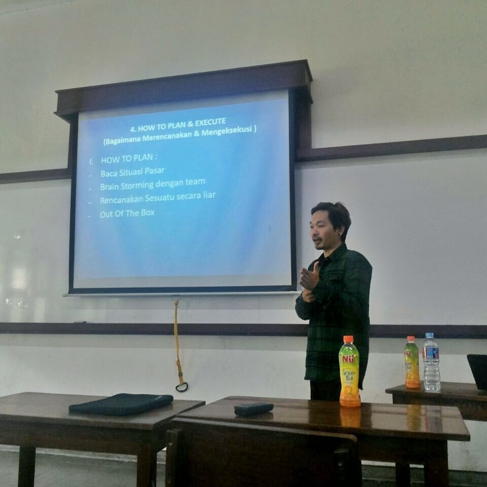 ketemu lagi Sabtu depan di <a href="/kelassabtu/">kelassabtu - youtube podcast!</a> Univ. Sanata Dharma <a href="/SexenUSD/">Sexen Sanata Dharma</a> bersama sayaaaaa.... see yaaa