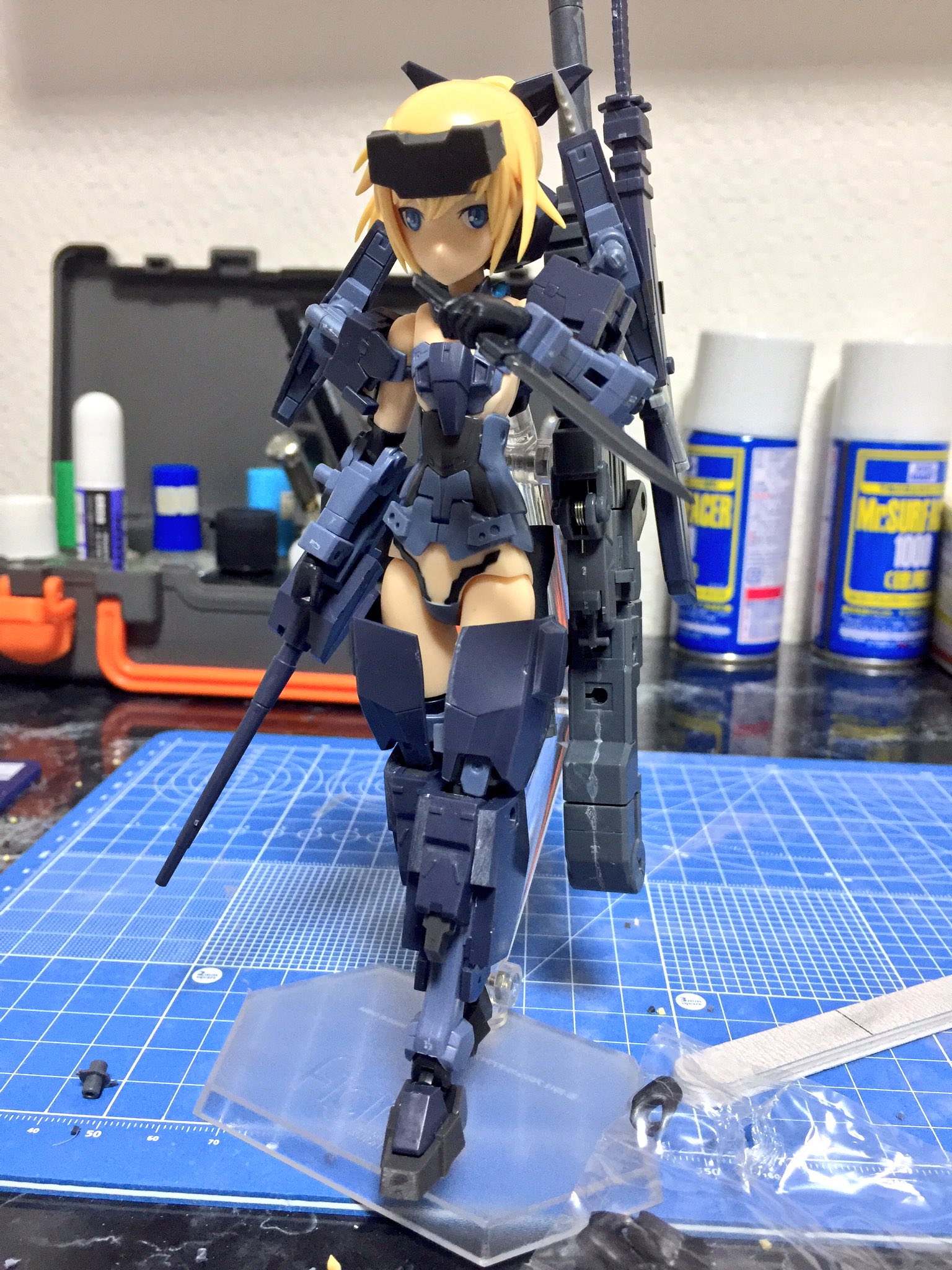 ひでまる 迅雷 Indigo Ver ぱち組み完了 これはすごいな 可動範囲も広いしポロリもないし付属武器も多いし非常に良いキット やっぱりフミカネ氏のキャラとメカの相性はいいな 本来は髪パーツがパープルなんやけどパツキンポニテが好きなので 特典