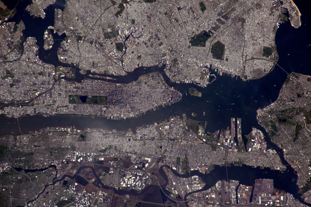 PopGeog's tweet photo. Can you name the world's 20 largest megacities from space? https://t.co/Ci7gsz3FoW via @houstonchron https://t.co/r1nTSCNuW6