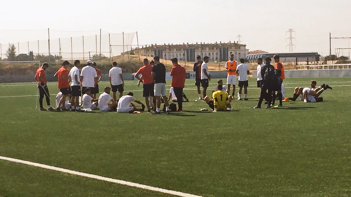 Final en la ciudad deportiva con la victoria del #SevillaFCC 4-1 ( <a href="/MiguelitoCera/">Miguel Cera</a> (2), <a href="/alvaro_torral/">Alvaro Torralbo</a> y @AdrianoRm26 ) a la <a href="/ubloficial1928/">UB Lebrijana</a>