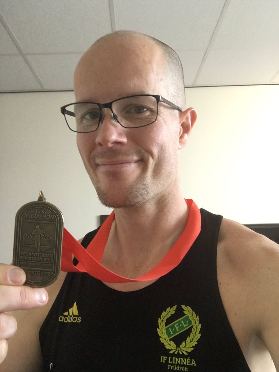Sjukt nöjd med dagens bedrift. Höll ett jämnt tempo hela loppet och gick i mål med ett leende på läpparna. 2:54:25. 
#amsterdammarathon