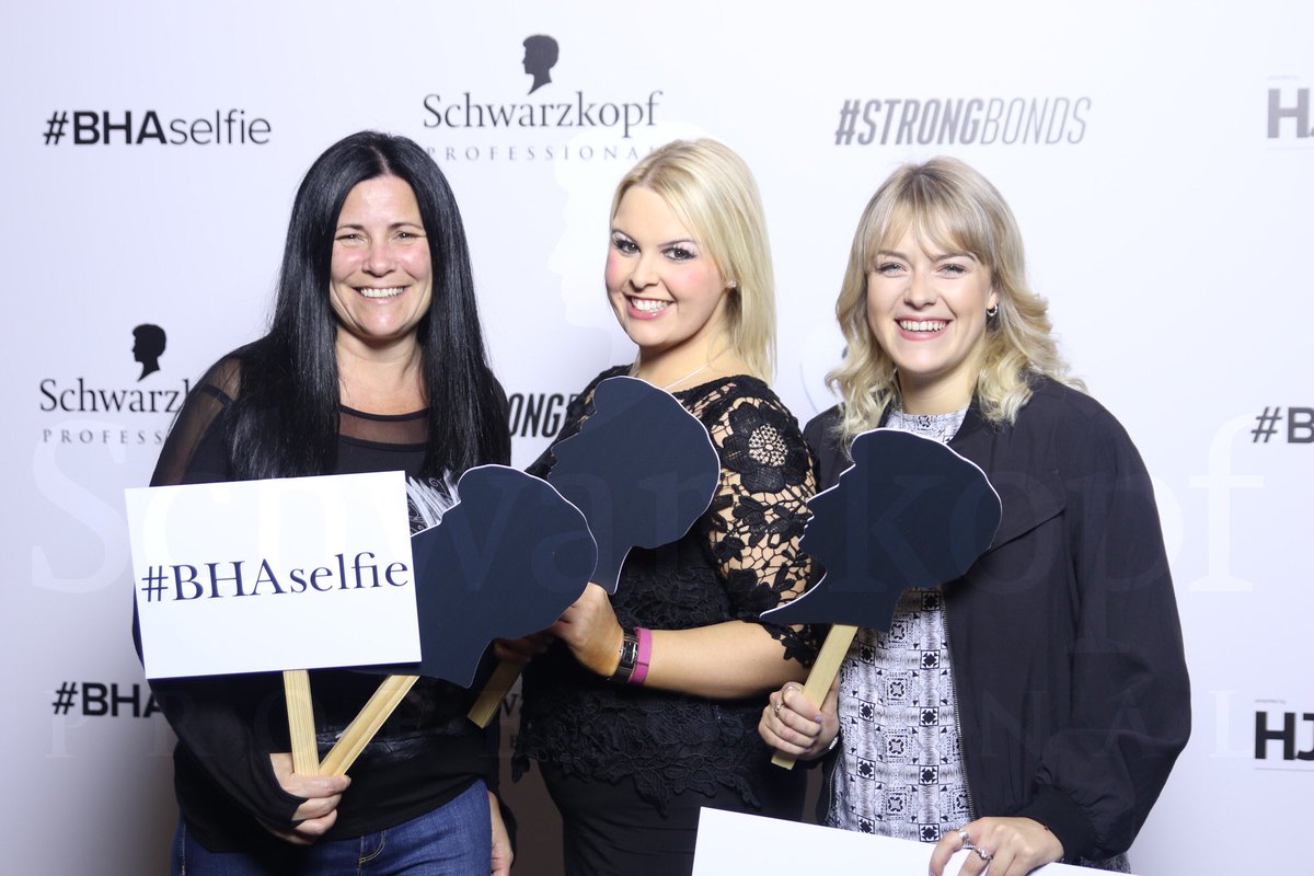 HairEvolution_'s tweet photo. #salon2016 #strongbonds #BHAselfie https://t.co/JTcfhQ8lGP