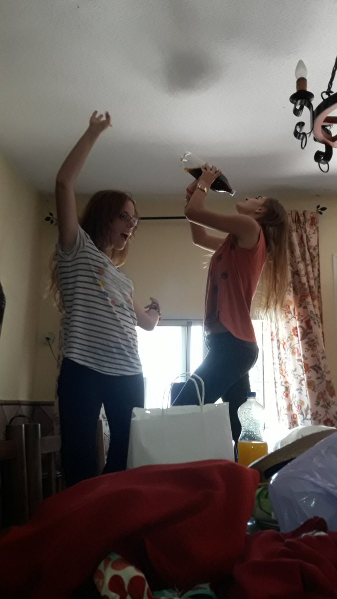 SILVIA_MR25's tweet photo. Mis amigas @paloma_nd @elenapolonio98 necesitan vuestro apoyo , están en proceso de la dixosticacion y exclusión social , Gracias. https://t.co/sVcEepMD5x