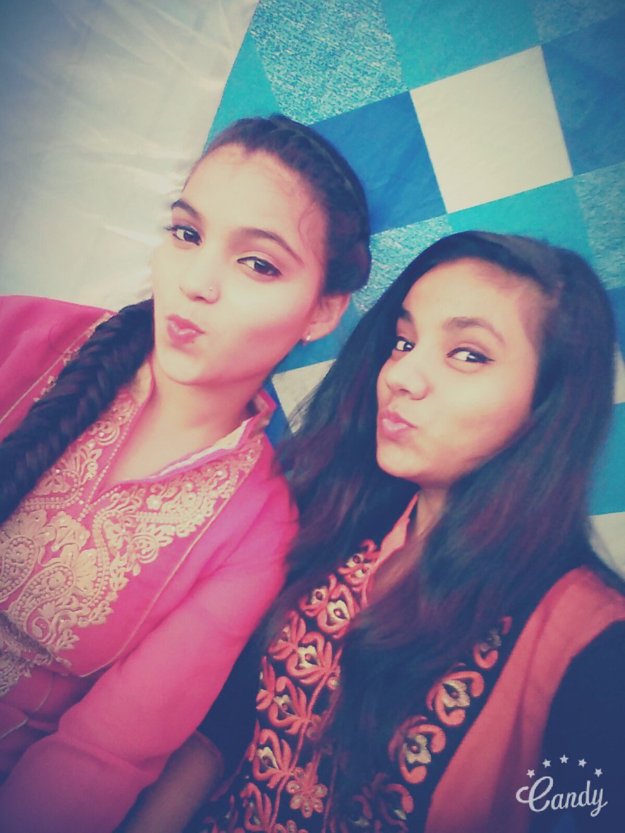 ish_shs981's tweet photo. Pic with bestiiii https://t.co/yGpaKLjqzT