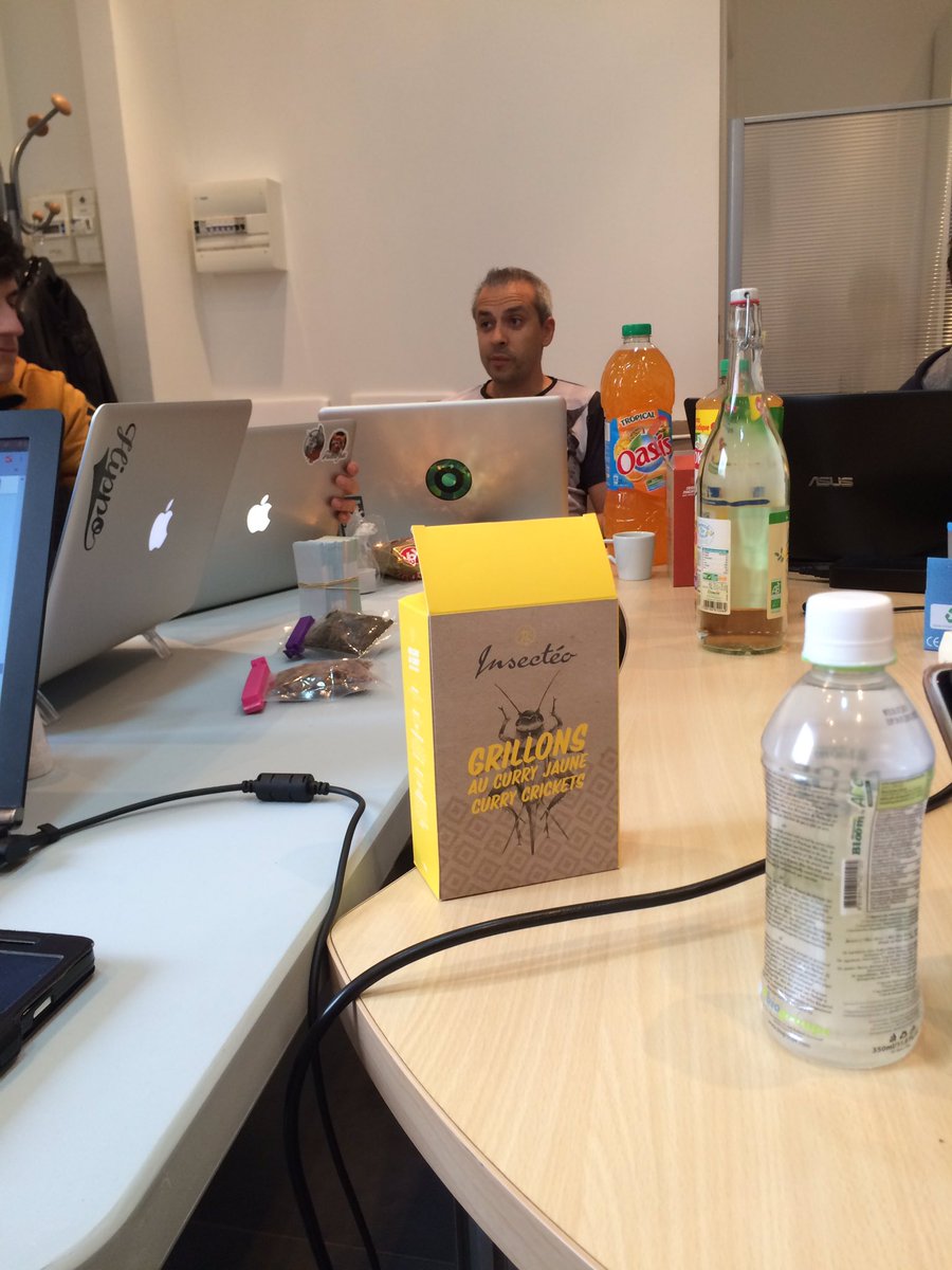 ecwild's tweet image. On commence bien la journée au #swtln à base de grillons 😖